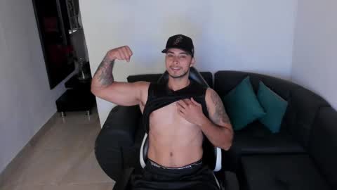 Snapshot of juan_muscle chatting on 09-19-25, 02:35 juan_muscle online show from 09-19-25, 02:35