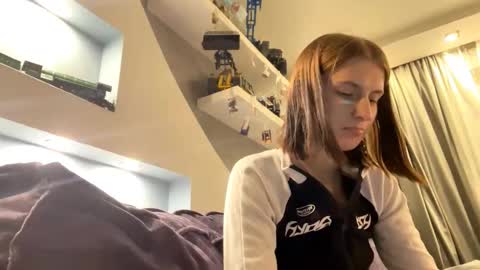 Lola online show from 11-02-25, 02:08