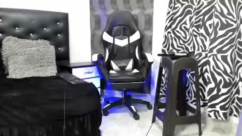 Snapshot of juandiegokingx chatting on 02-14-25, 11:42 Juan Diego Uribe online show from 02-14-25, 11:42