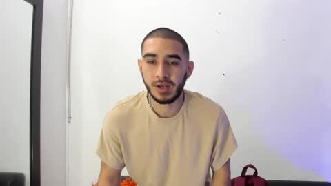 Snapshot of juandiegokingx chatting on 03-03-25, 01:31 Juan Diego Uribe online show from 03-03-25, 01:31