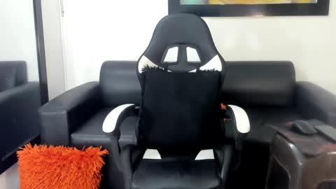 Snapshot of juandiegokingx chatting on 03-08-25, 02:19 Juan Diego Uribe online show from 03-08-25, 02:19