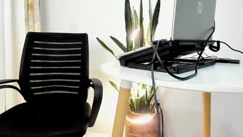 Snapshot of juandiegokingx chatting on 11-25-25, 01:05 Juan Diego Uribe online show from 11-25-25, 01:05