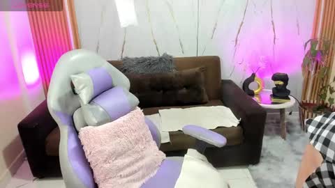 Snapshot of juanitarubia chatting on 10-21-25, 07:36 juanitarubia online show from 10-21-25, 07:36