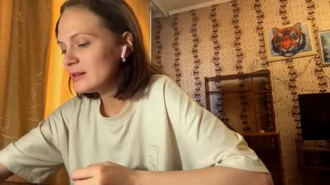 Snapshot of juderoering chatting on 02-25-26, 06:45 Lulu online show from 02-25-26, 06:45