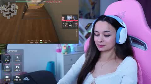 Angelina online show from 11-18-25, 11:47