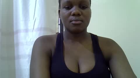 juicy_bella2 online show from 10-15-25, 07:52