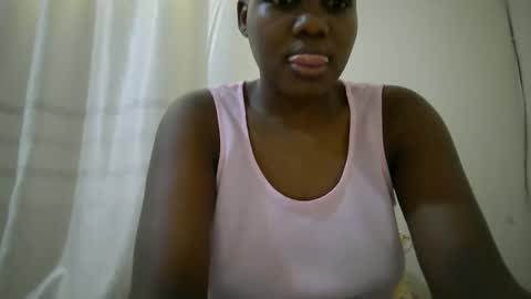 juicy_bella2 online show from 10-17-25, 09:56