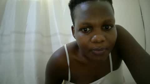 juicy_bella2 online show from 10-19-25, 12:39