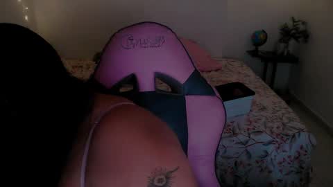 EleN online show from 09-19-25, 03:41