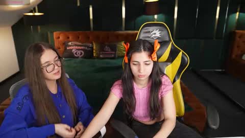 Snapshot of juicy_secrets_054 chatting on 03-03-26, 11:49 Elza online show from 03-03-26, 11:49