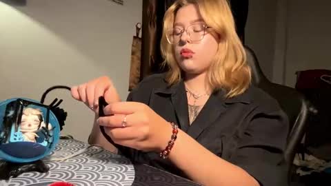 Snapshot of julenecappel chatting on 03-02-26, 02:13 Elvia online show from 03-02-26, 02:13