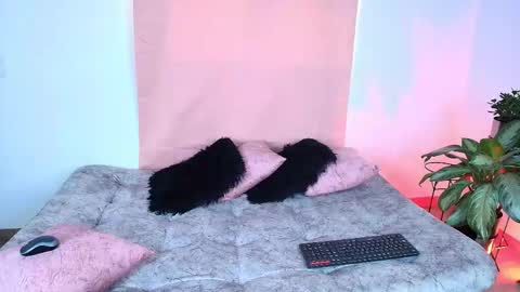 Jules and Gia online show from 10-25-25, 06:46