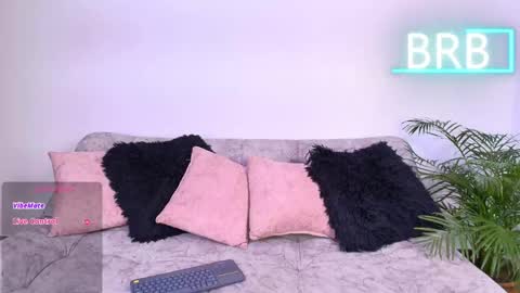 Jules and Gia online show from 04-12-26, 03:28