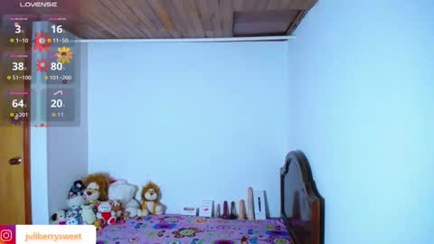 Juliana online show from 10-24-25, 01:57