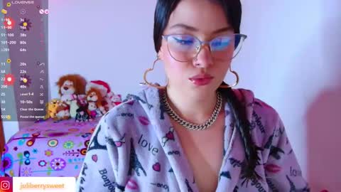 Juliana online show from 11-26-25, 03:29