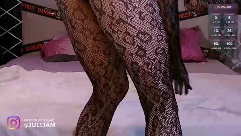 Snapshot of juli_jam chatting on 10-30-25, 06:08 Hi call me July My fav speed 111222333666 PVT open online show from 10-30-25, 06:08