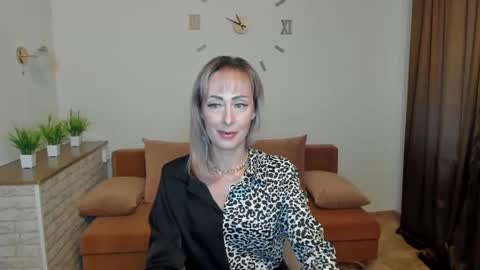 julia__cherry_ online show from 12-10-24, 11:11