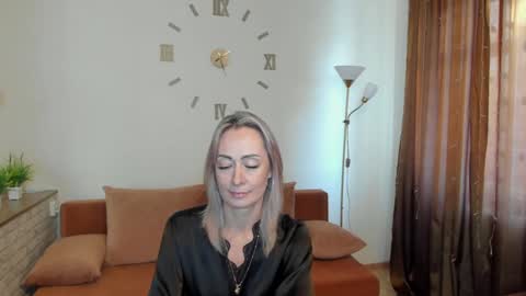 julia__cherry_ online show from 01-05-25, 08:32