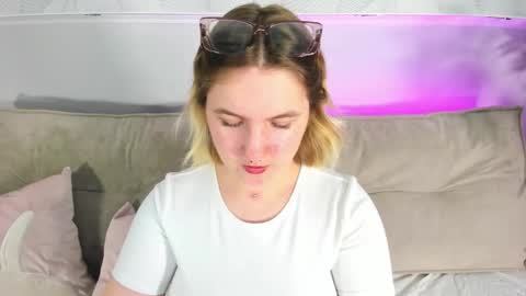 Julia Jips online show from 09-18-25, 08:05