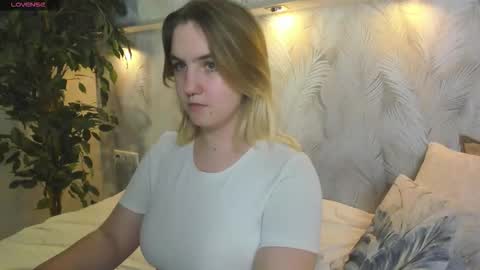 Julia Jips online show from 09-25-25, 08:29