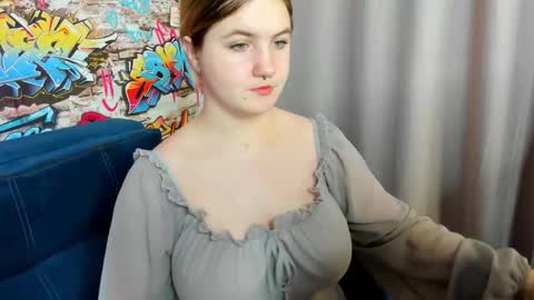 Julia Jips online show from 10-14-25, 01:06