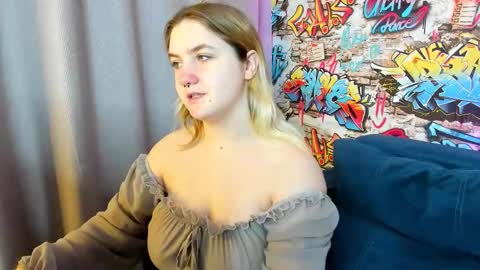 Julia Jips online show from 10-16-25, 01:06