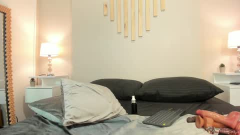 J U L IA   M A R T I N E Z online show from 02-22-25, 05:35