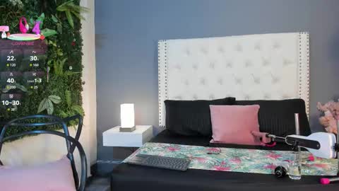 J U L IA   M A R T I N E Z online show from 11-28-25, 11:35