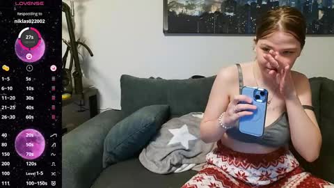 julia_official online show from 03-03-25, 09:15