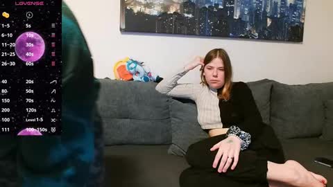 julia_official online show from 03-08-25, 07:53