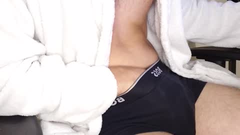 julia_official online show from 09-25-25, 09:18