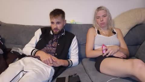 julia_official online show from 10-17-25, 07:38