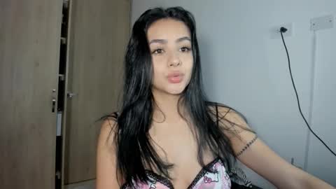 julia_strauns online show from 11-25-25, 03:17