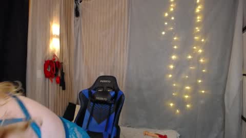 Snapshot of julia_sweet1_ chatting on 01-23-25, 04:09 Juliana online show from 01-23-25, 04:09