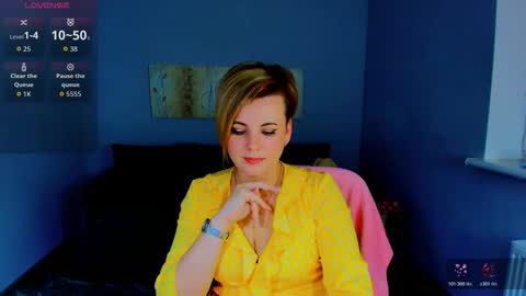 Snapshot of julia_wilsons chatting on 02-09-26, 12:53 Julia online show from 02-09-26, 12:53