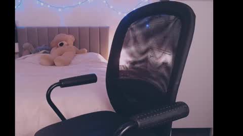 julialiones online show from 01-08-25, 08:29