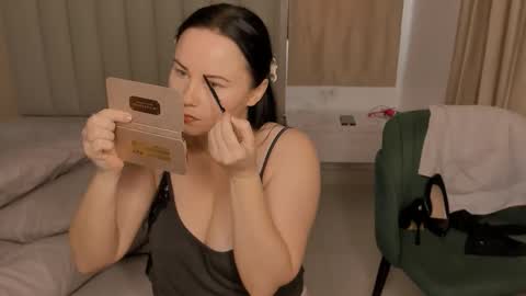 juliamillss online show from 11-17-25, 04:51