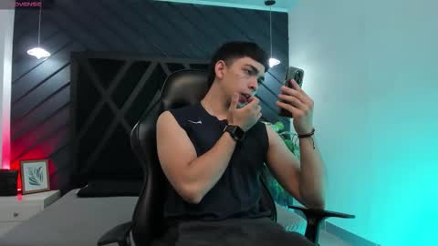 Snapshot of julian_mercier chatting on 01-12-26, 11:26 JULIAN online show from 01-12-26, 11:26