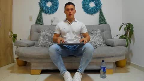 Snapshot of julian_wallace chatting on 12-20-24, 09:39 julian_wallace online show from 12-20-24, 09:39