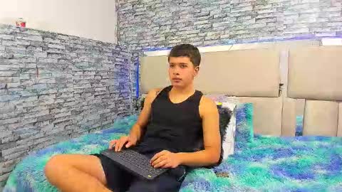 julian online show from 10-22-25, 03:34