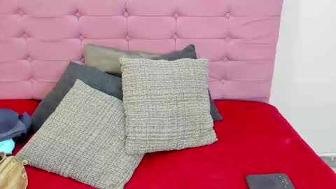 Snapshot of juliana_ls chatting on 11-04-25, 01:10 Juliana online show from 11-04-25, 01:10