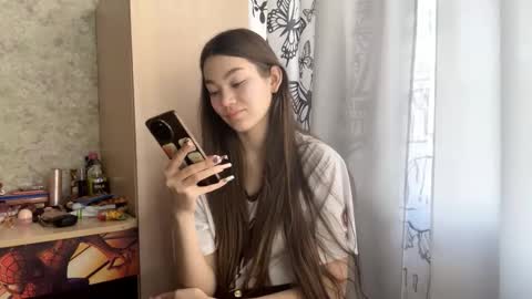 Snapshot of julianeaukamp chatting on 02-13-26, 12:06 Viola online show from 02-13-26, 12:06