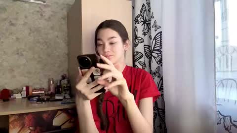 Snapshot of julianeaukamp chatting on 02-18-26, 11:11 Viola online show from 02-18-26, 11:11