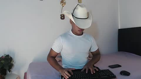 Snapshot of juliannmattius chatting on 10-17-25, 02:30 Juliann online show from 10-17-25, 02:30