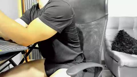 Snapshot of juliansexxx16 chatting on 01-10-26, 12:18 Julian online show from 01-10-26, 12:18