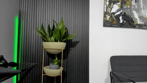 Snapshot of juliansexxx16 chatting on 02-20-26, 12:18 Julian online show from 02-20-26, 12:18