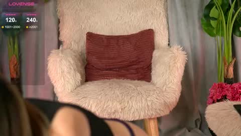 Julie online show from 09-11-25, 05:29