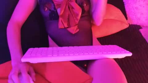 Snapshot of julie13tuyo chatting on 12-04-25, 10:51 Julie-Game online show from 12-04-25, 10:51