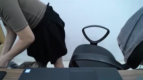 Snapshot of julie9x chatting on 11-17-25, 08:31 julie9x online show from 11-17-25, 08:31