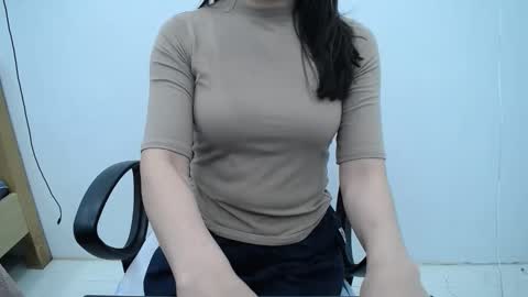 Snapshot of julie9x chatting on 11-30-25, 09:19 julie9x online show from 11-30-25, 09:19